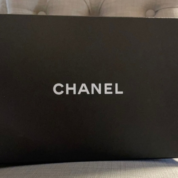 100% Authentic CHANEL Sandals - Picture 5 of 8